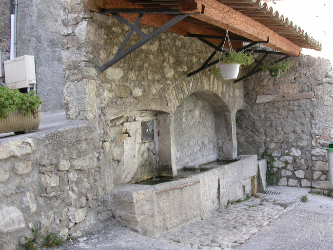 fontaine, lavoir et réservoir de l'Ecole