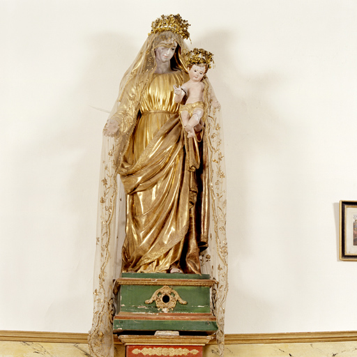 statue-reliquaire (petite nature) : Vierge à l'Enfant, 2 couronnes de statue et voile de statue