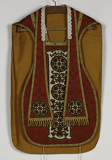 Chasuble, étole, voile de calice, manipule, bourse de corporal (ornement rouge n°3)