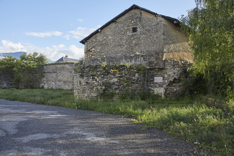 Magasin à poudres P, mur-pignon postérieur anciennement inclus dans le bastion 6, vestige de tour médiévale