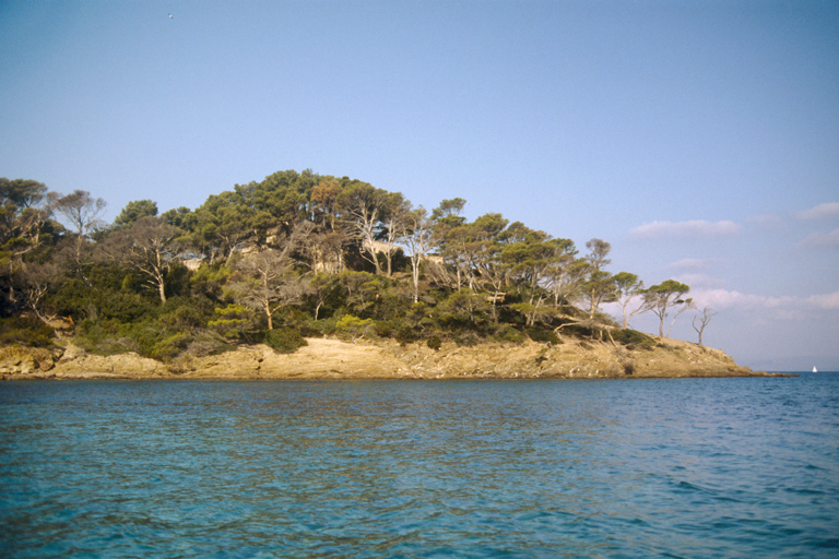 La pointe de Lequin vue de la mer.