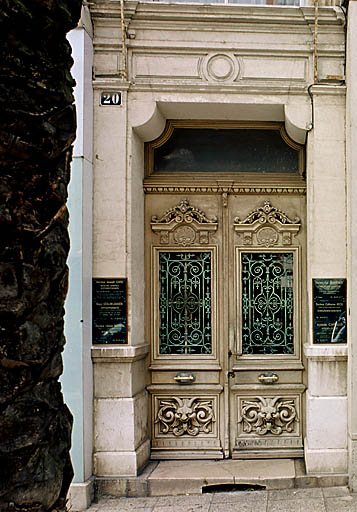 Section A6. Ilot 14. Parcelle 1812. 20, avenue Gambetta. Menuiserie de la porte d'entrée.