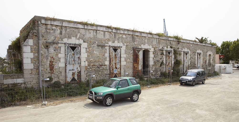 Restes de la façade postérieure (nord) de l'aile droite.