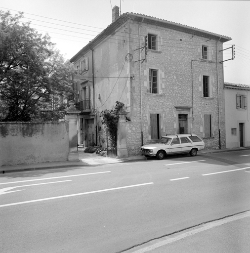 ensemble d'édifices à cour commune