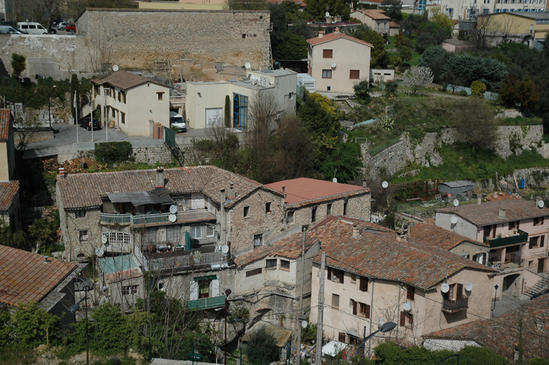 moulin dit paroir, moulin à farine, à huile, à foulon, à ressence et tannerie, actuellement logement