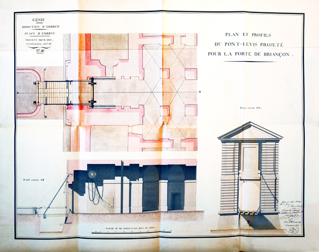 Génie. Place d'Embrun, Plan et profils du pont-levis projeté pour la porte de Briançon. 1819.