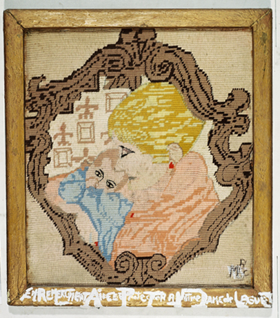 ex-voto, tableau de broderie : Mère et enfant