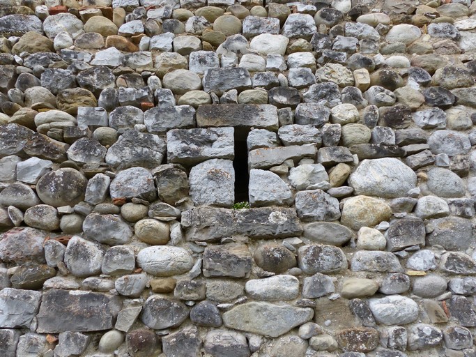 Château. Elévation nord, premier niveau. Meurtrière.