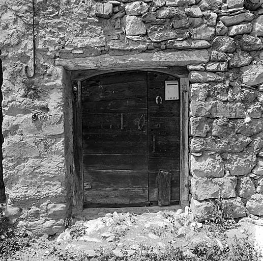 Porte de l'étable.