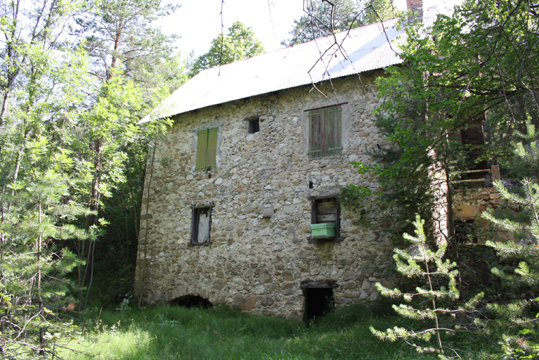 moulin à farine puis moulin à huile de noix actuellement maison