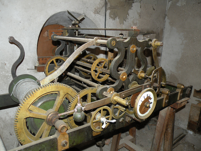 horloge d'édifice et cloche