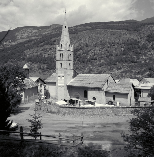 Vue d'ensemble prise du sud-est.