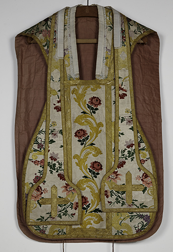 Chasuble, étole, manipule, bourse de corporal, voile de calice (ornement blanc n°2)