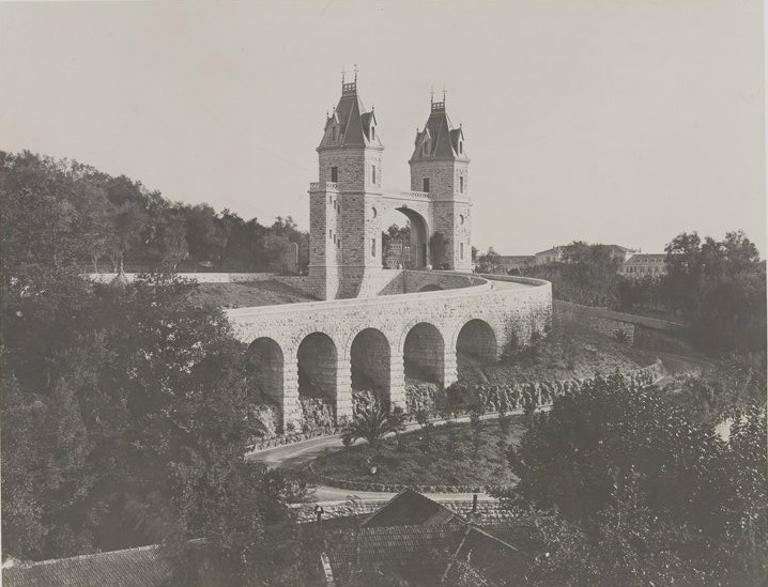tour porte et rampe d'accès