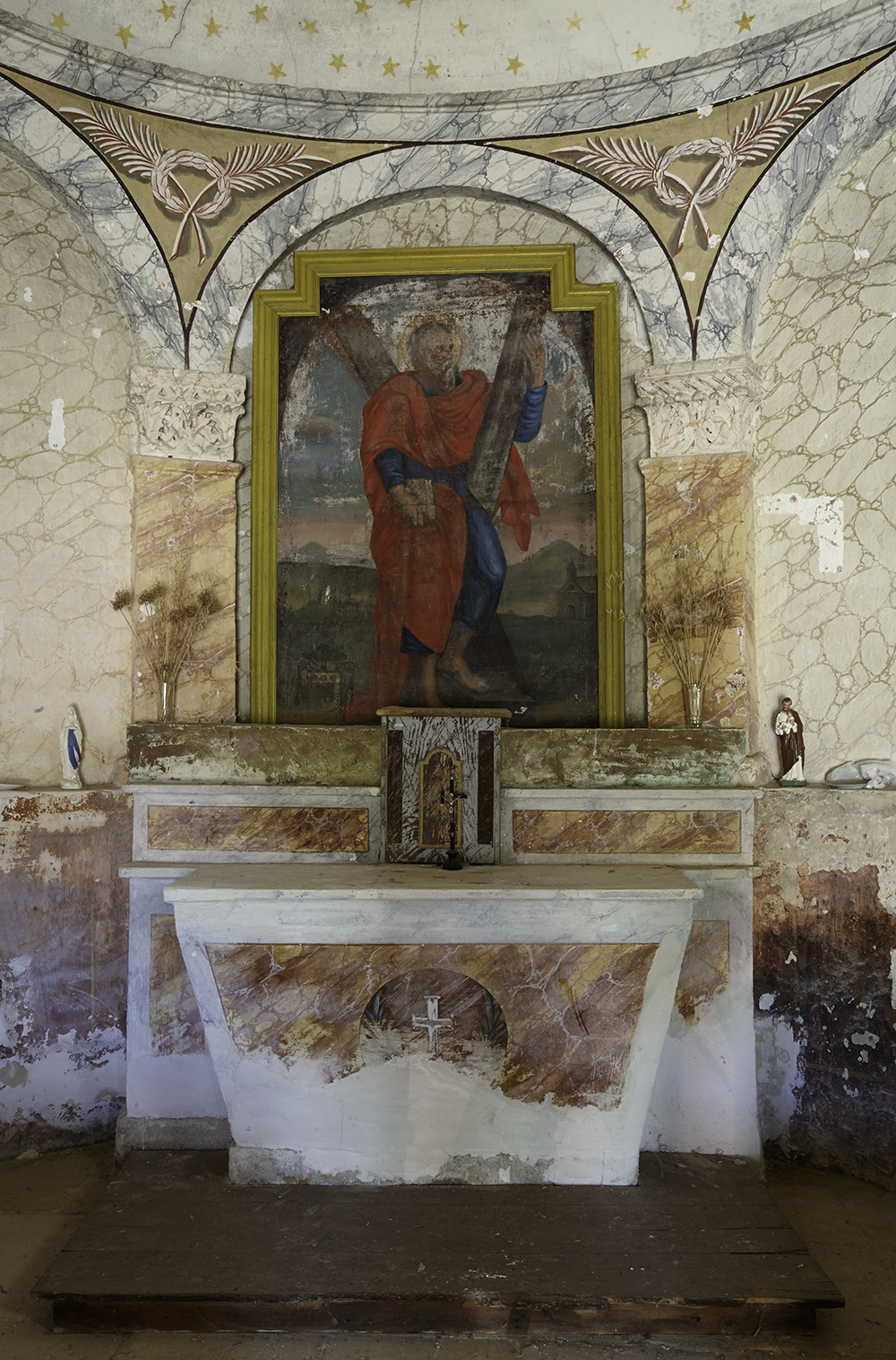 Ensemble de l'autel de Saint André : degré d'autel, autel, tabernacle, gradins d'autel (2)