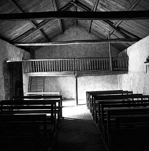 Vue intérieure prise du choeur vers la nef : la tribune.