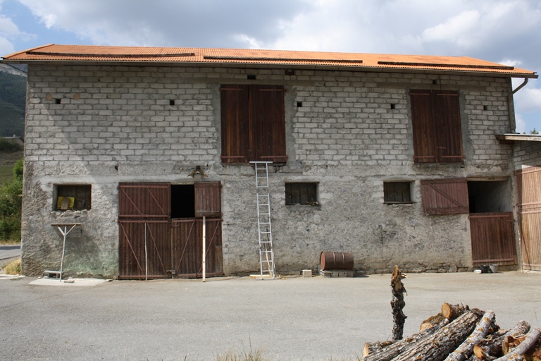 Le bâtiment 1 (a et b) depuis le sud.