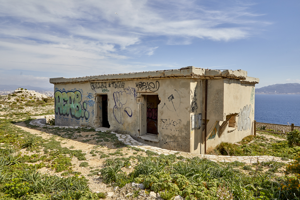 2e groupe, batterie annexe de 24cm. Corps de garde allemand construit dans l'emplacement de tir jumelé des deux premiers canons