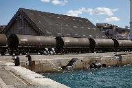 Bassin Président-Wilson, voies de chemin de fer en bord à quai, en arrière-plan le silo à sucre.