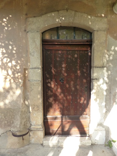 Elévation sud, premier niveau. Porte du logis.