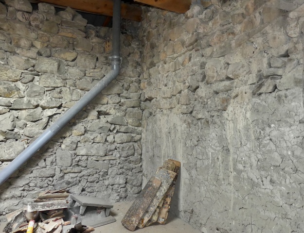 Bâtiment du logis. Etage de comble, partie sud-est. Angle nord-ouest.