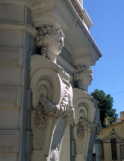 hôtel de voyageurs dit Hôtel des Ambassadeurs, actuellement Palais Lutétia