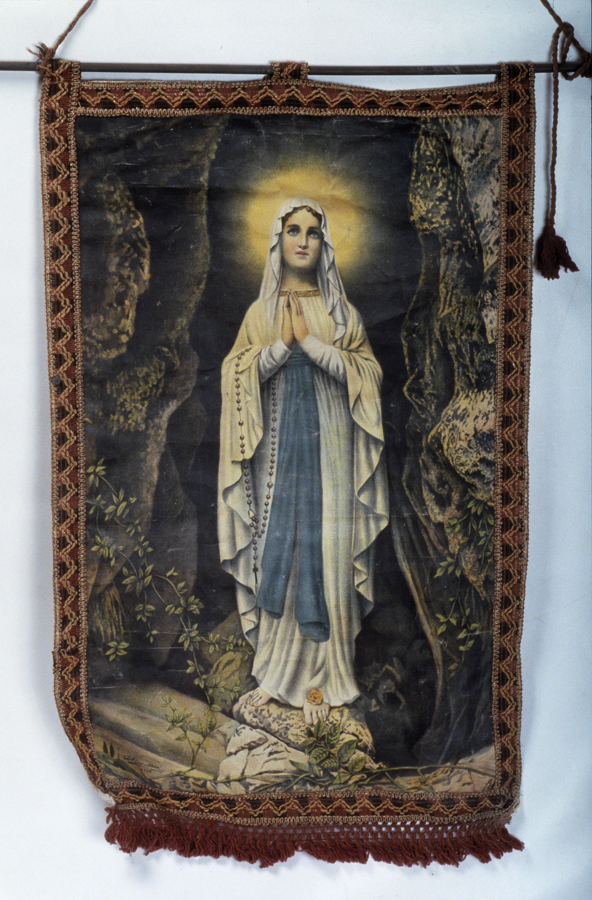 bannière de procession : Vierge de Lourdes