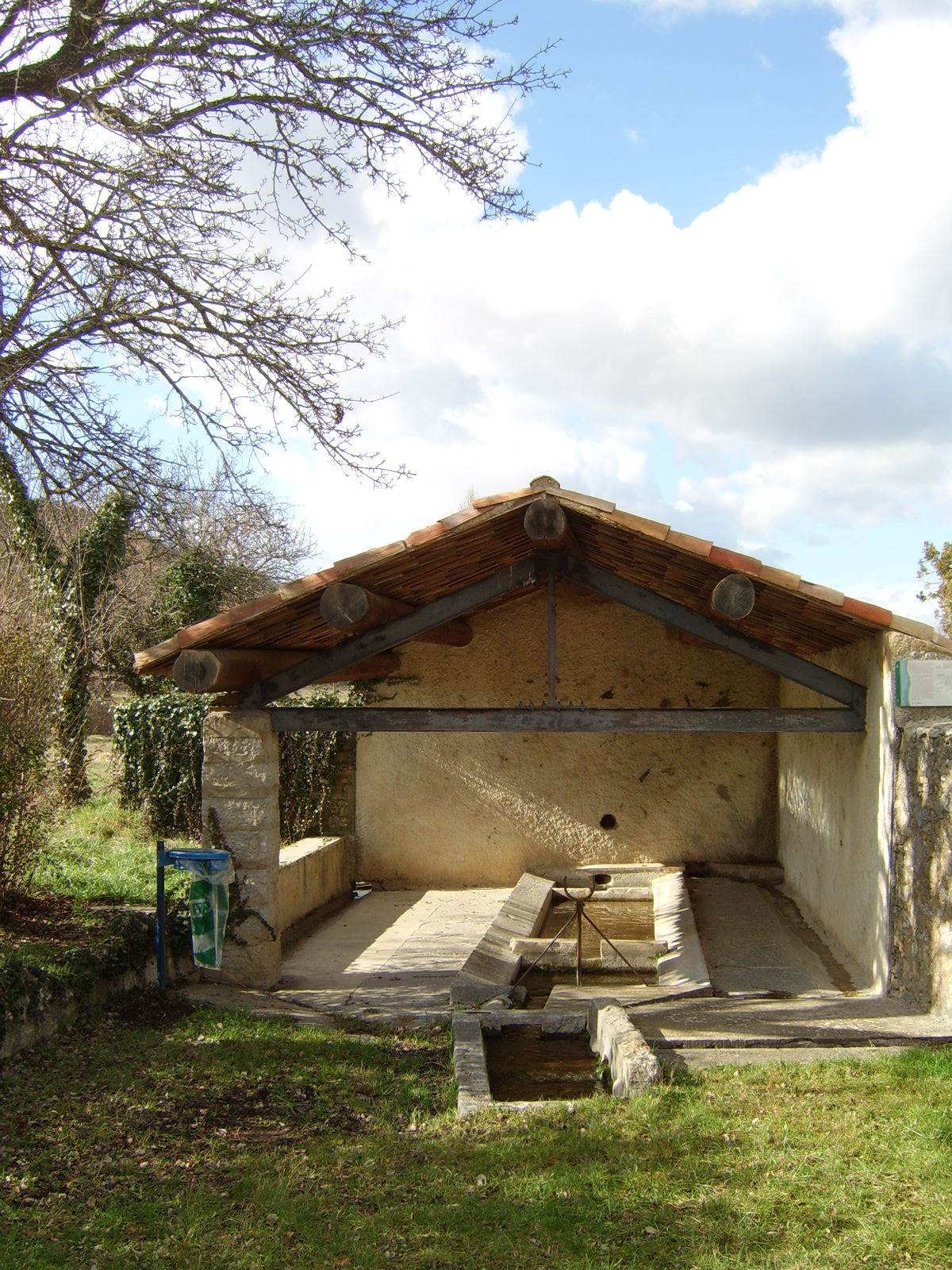 Fontaine et lavoir de Saint-Pierre dite aussi des Fontettes