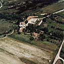 Ferme dite domaine Bois François. Vue aérienne du mas de type A1: domaine avec maison de maître séparée des bâtiments d'exploitation.