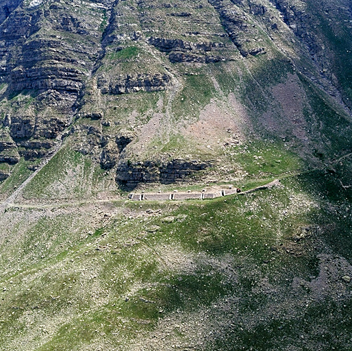 Vue aérienne prise de l'ouest.