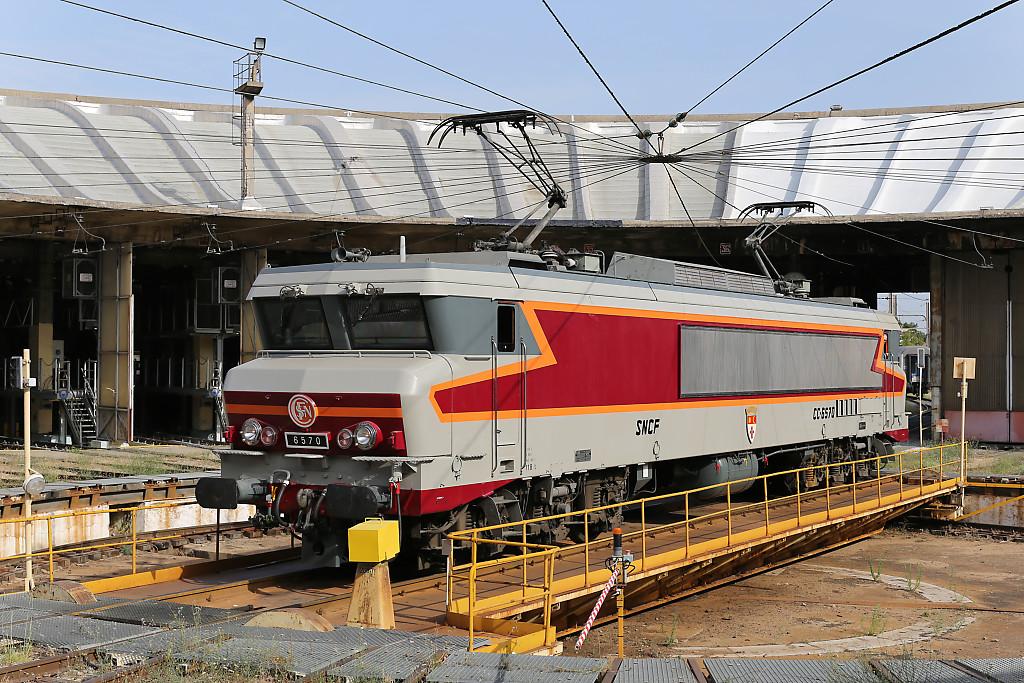 Matériel de transport ferroviaire : locomotive électrique CC 6570 appartenant à la série des CC 6500