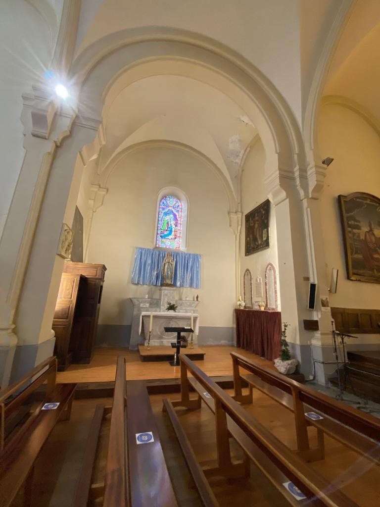 Vue intérieure : la chapelle ouest.