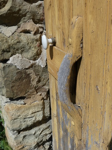 Elévation est, premier niveau. Porte de l'étable, détail de la poignée.