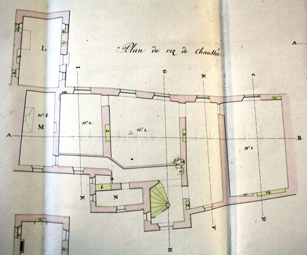 demeure des barons de Glandevez puis caserne de Bois-Gérard puis centre de loisirs, actuellement centre de loisirs et boutique