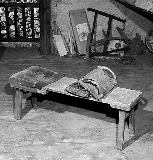 ensemble : banc à carder et peigne à carder