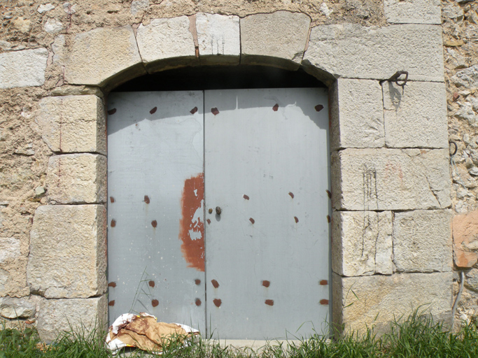 Village. Porte d'étable. (1995 B6 831).