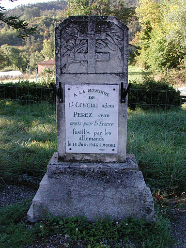 monument à la mémoire du lieutenant Adam Cenciai et de Jean Perez