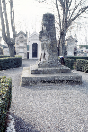 Monument aux morts.