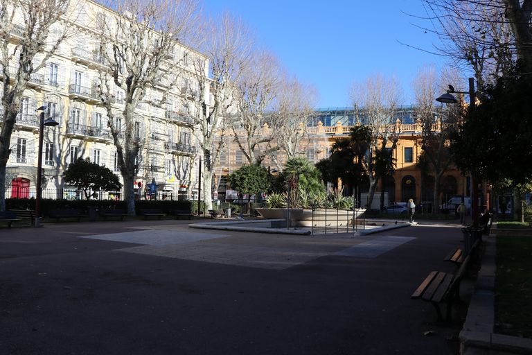 place des platanes puis place de la liberté, actuelle place Wilson