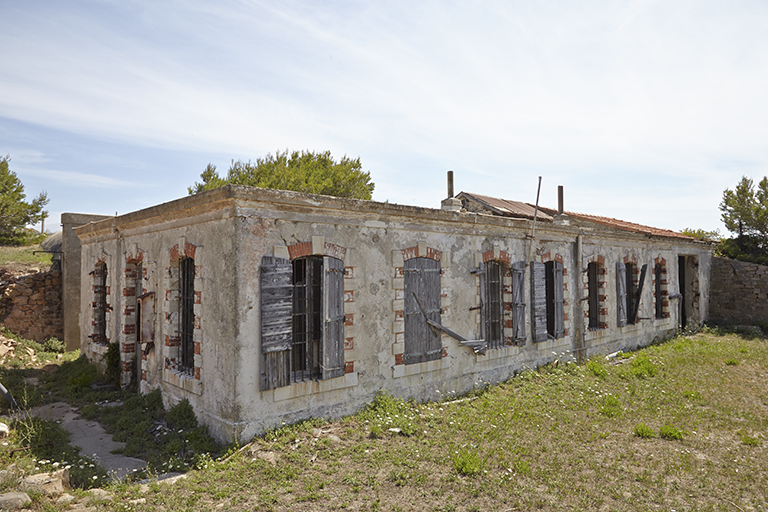 Bâtiment principal du poste photo-électrique, façade sur cour et mur-pignon.