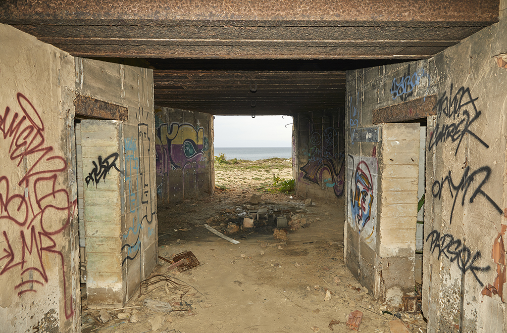 casemate R 669 n°2, intérieur, vu de la porte d'entrée à la gorge