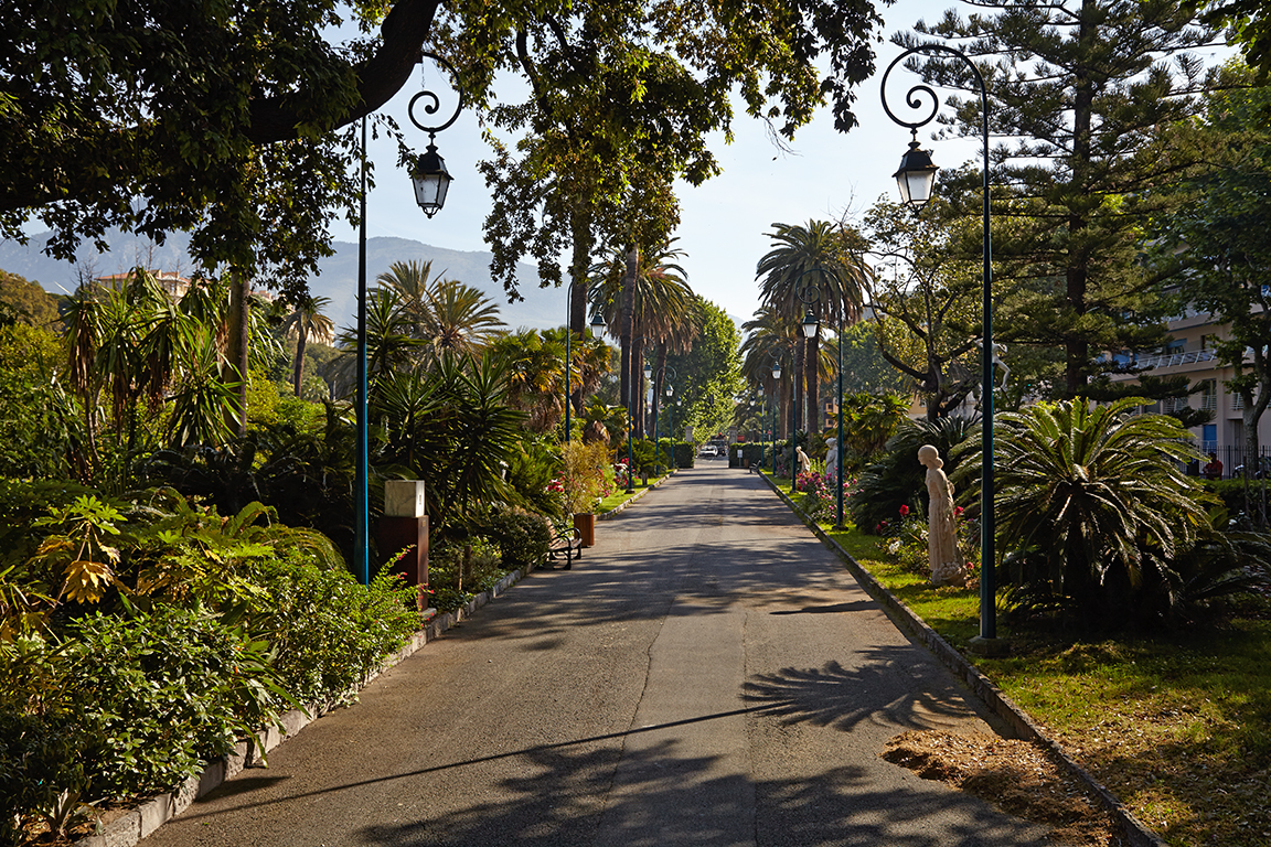 Jardin du Palais princier de Carnolès, actuellement jardin public et jardin botanique