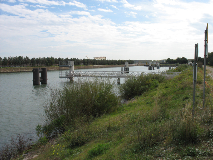 pont routier de l'usine-écluse de Caderousse