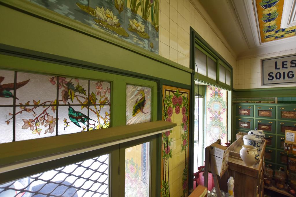boutique de céramique décorative, actuellement herboristerie dénommée La maison des plantes
