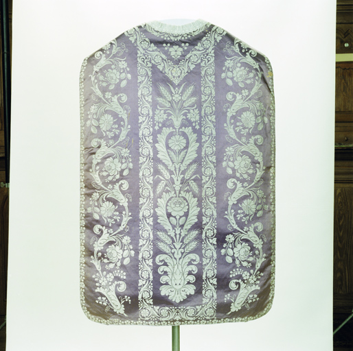 chasuble et voile de calice (ornement violet)