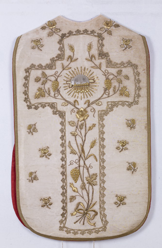 ensemble de vêtements liturgiques (N° 1) : chasuble, étole, manipule, voile de calice, bourse de corporal (ornement blanc)