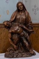 Groupe sculpté relié : Pietà