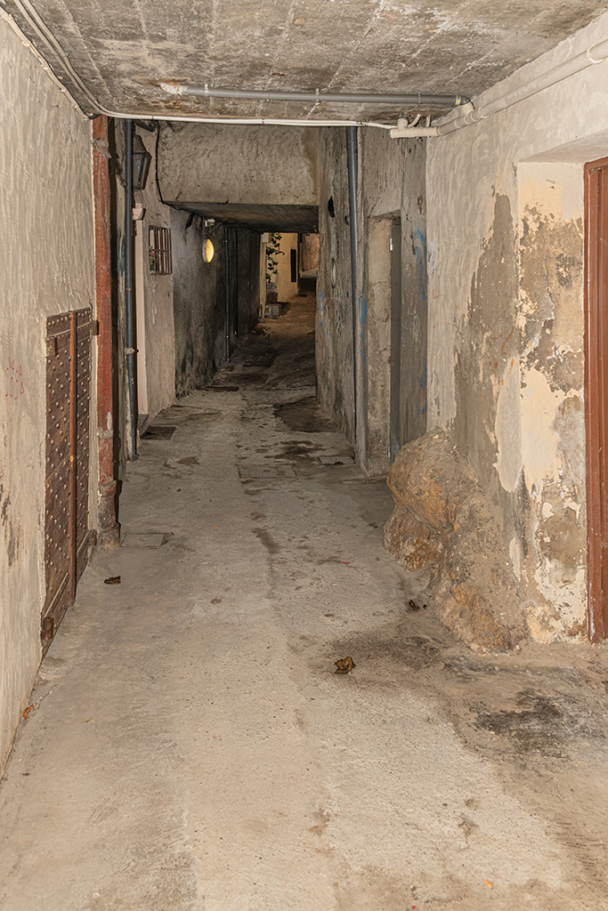 Passage couvert de maisons rue des étagères. Partie est, vue prise de l'est.