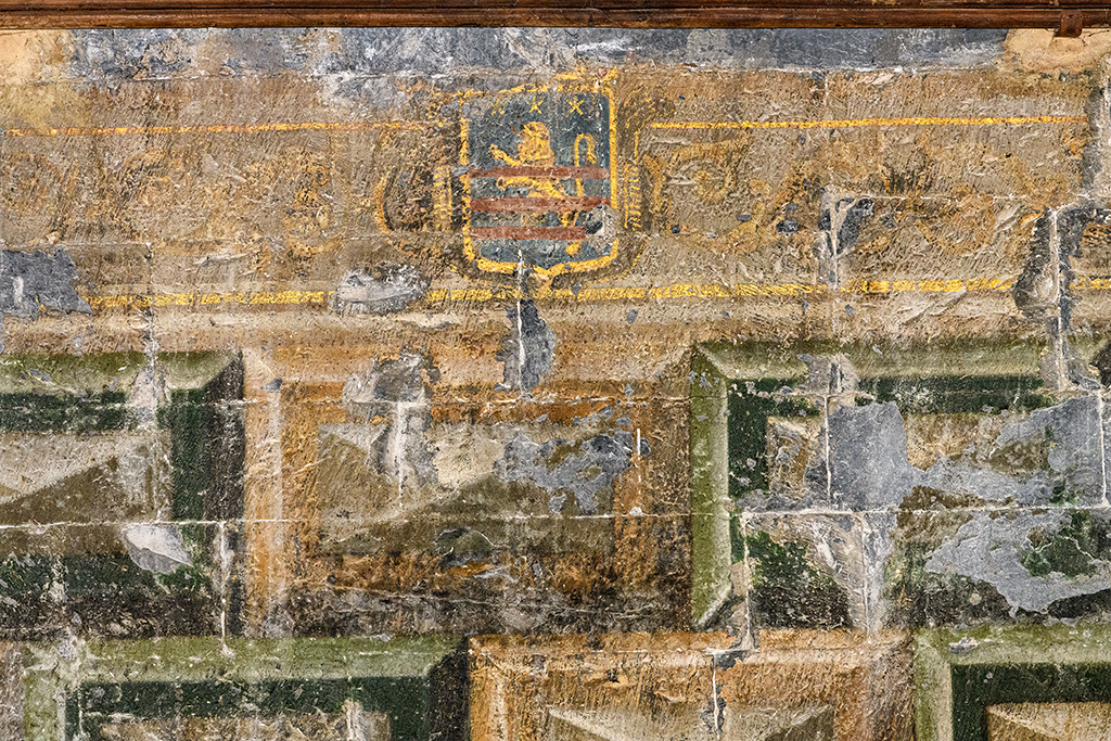 Détail des motifs géométriques dans le chœur de la cathédrale d'Embrun.