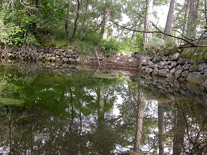 Le réservoir du moulin de La Foux à Peyroules en 2005.